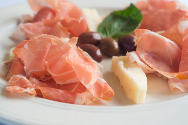 prosciutto with olves and cheese